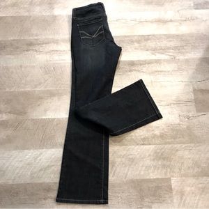 Nine West Vintage America jeans. Mid rise boot cut. Size 4 short.